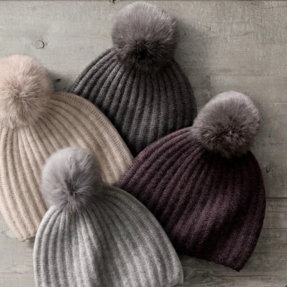 PURPLE  100% Cashmere beanie with rabbit fur pom-pom . RH | RESTORATION HARDWARE - Picture 2 of 6